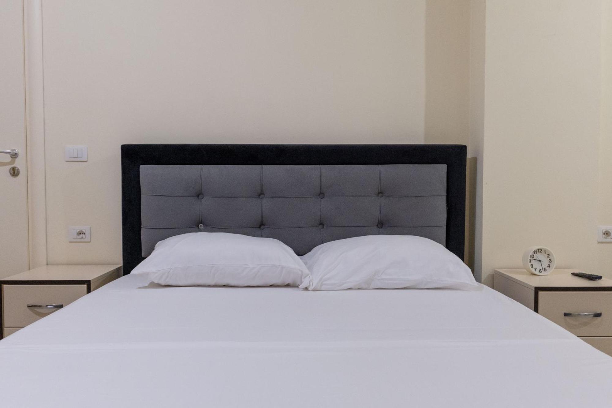 Rest Hour Hotel Εξαμίλιο Εξωτερικό φωτογραφία