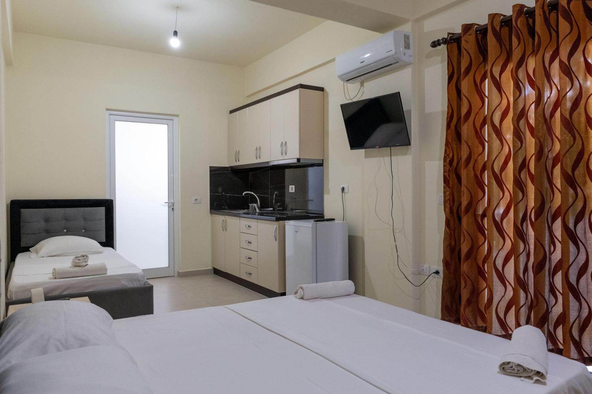 Rest Hour Hotel Εξαμίλιο Εξωτερικό φωτογραφία