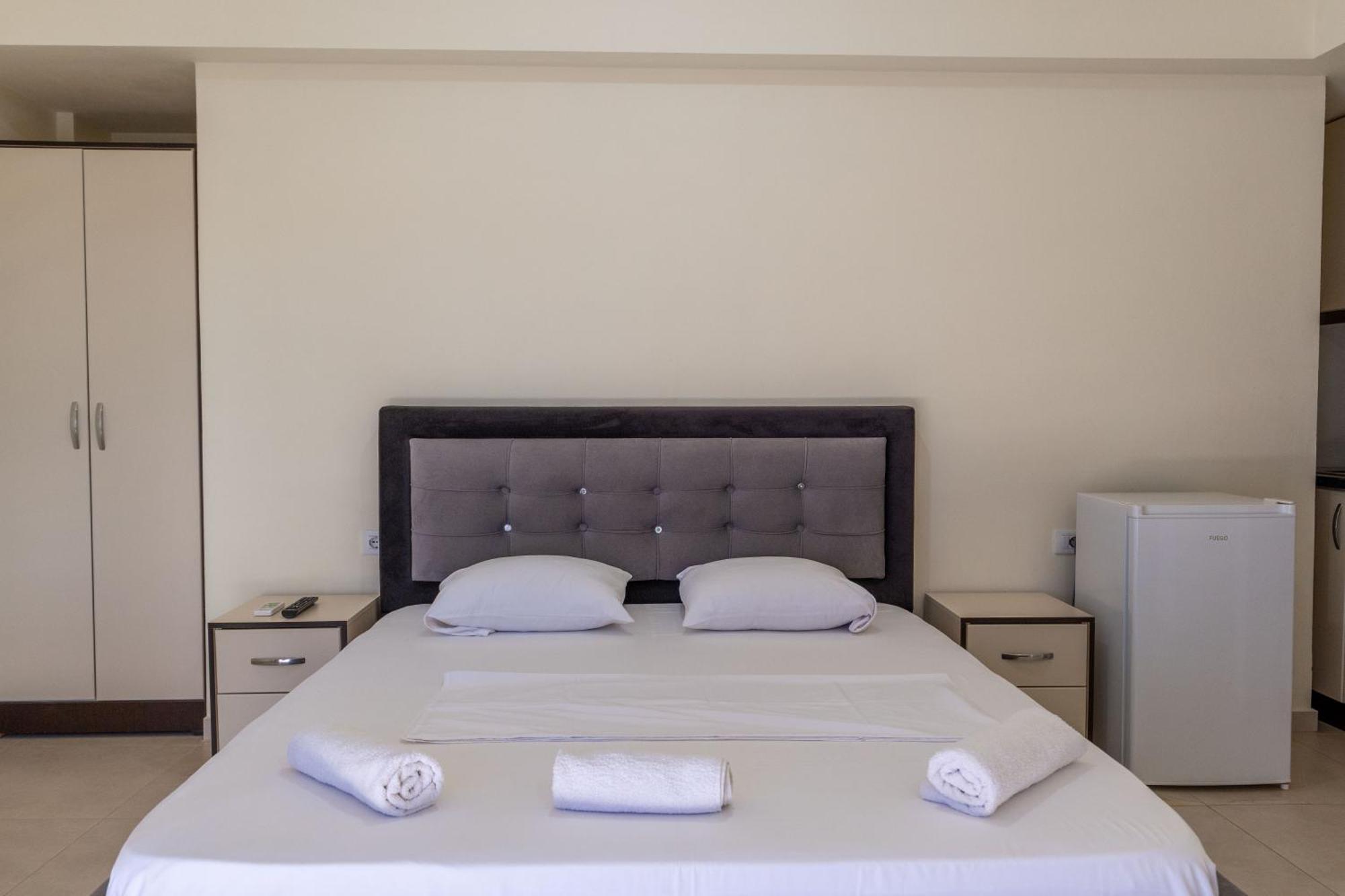 Rest Hour Hotel Εξαμίλιο Εξωτερικό φωτογραφία