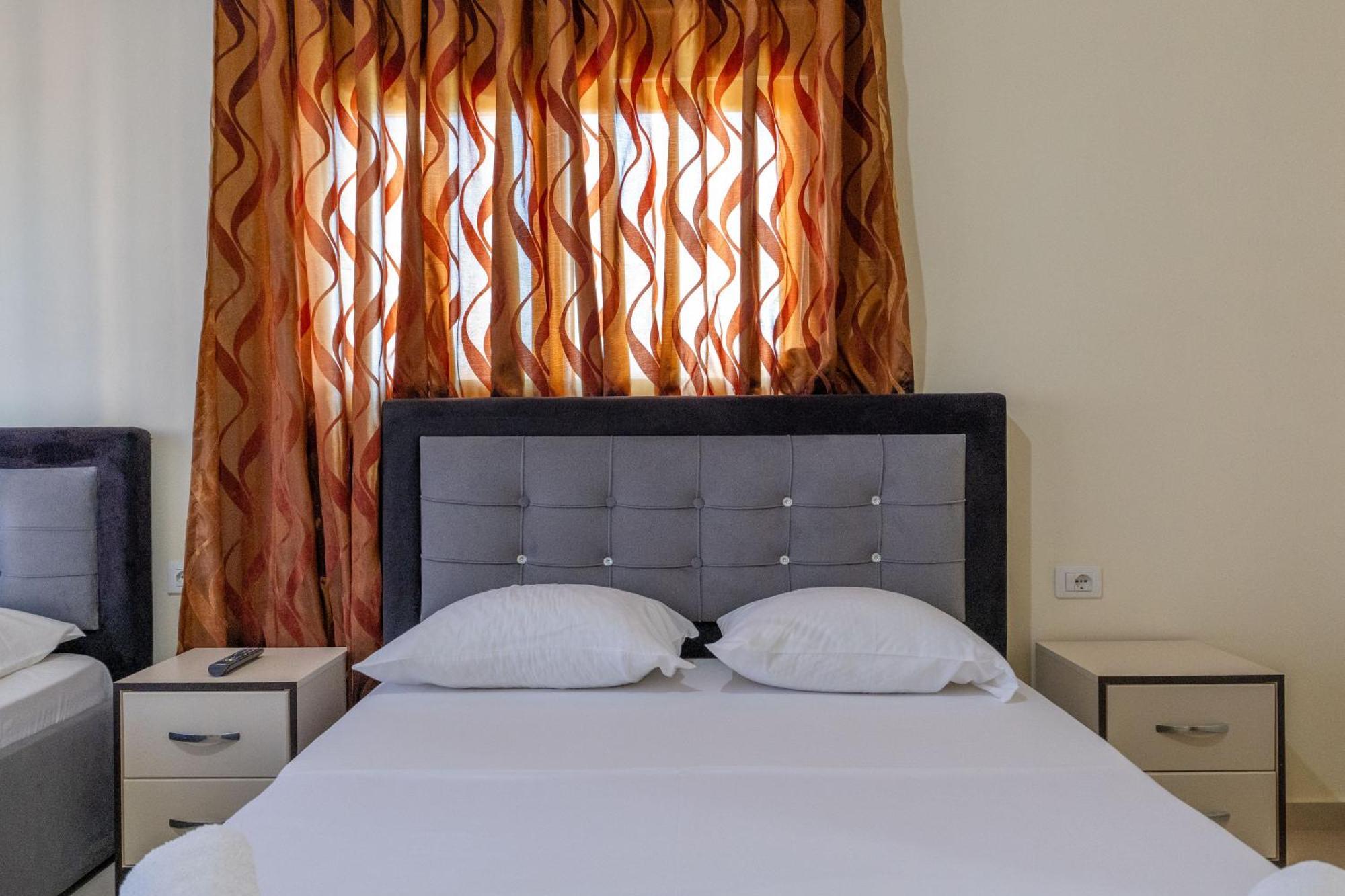Rest Hour Hotel Εξαμίλιο Εξωτερικό φωτογραφία