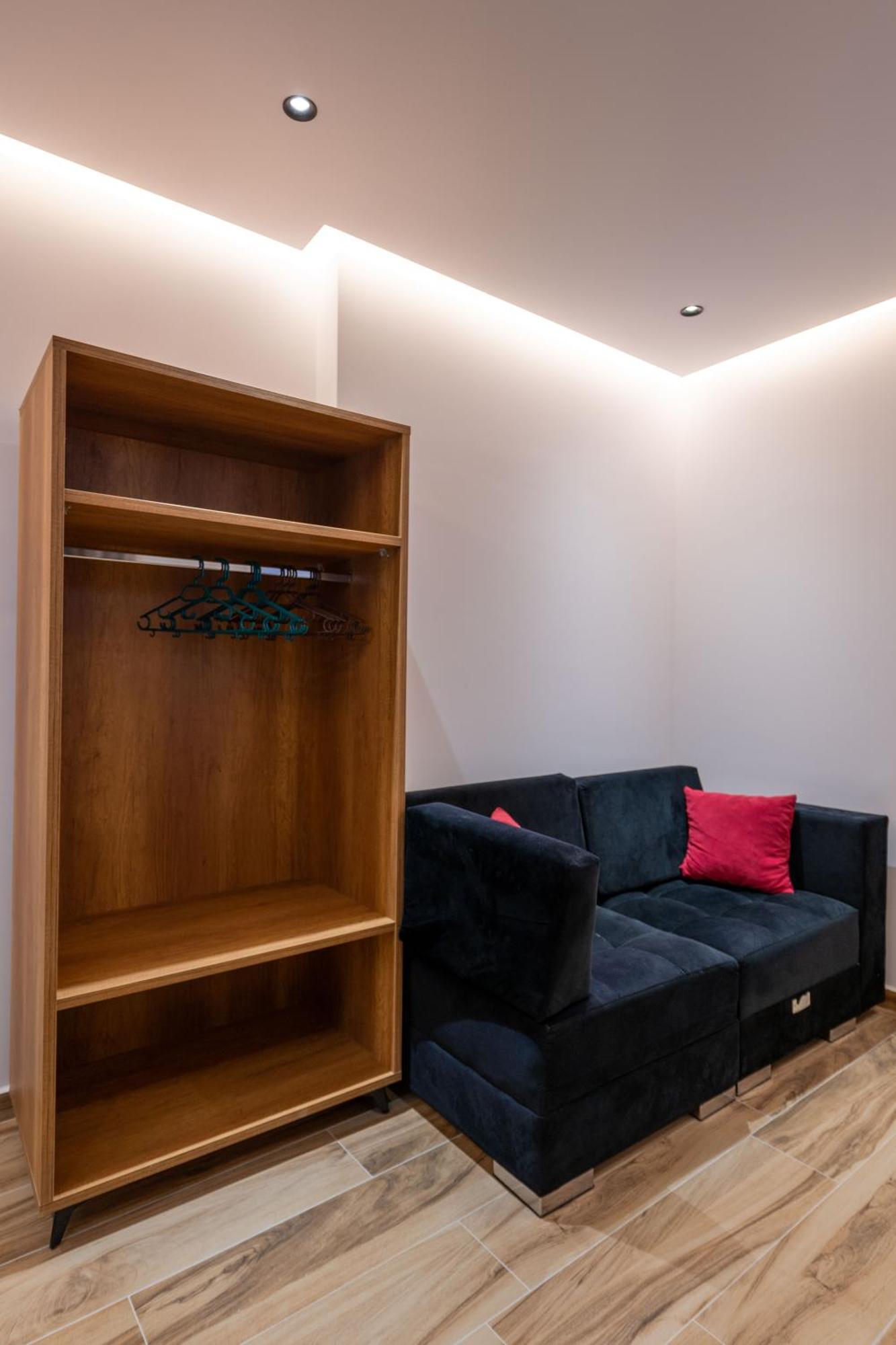 Rest Hour Hotel Εξαμίλιο Εξωτερικό φωτογραφία