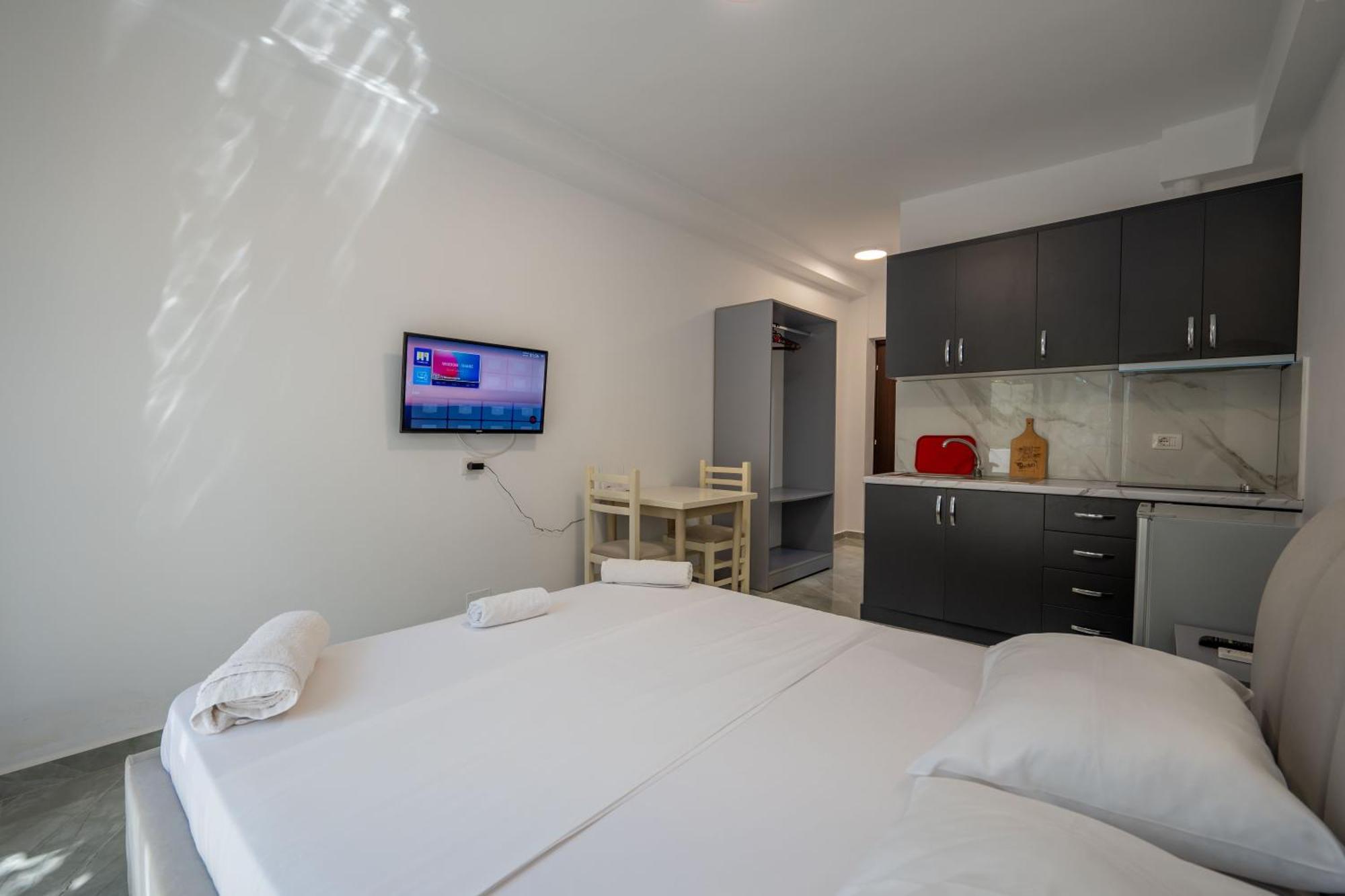 Rest Hour Hotel Εξαμίλιο Εξωτερικό φωτογραφία