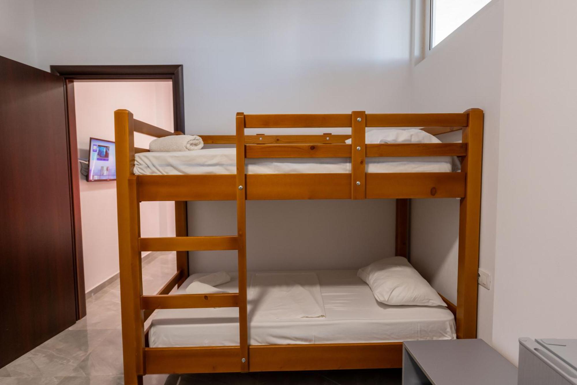 Rest Hour Hotel Εξαμίλιο Εξωτερικό φωτογραφία