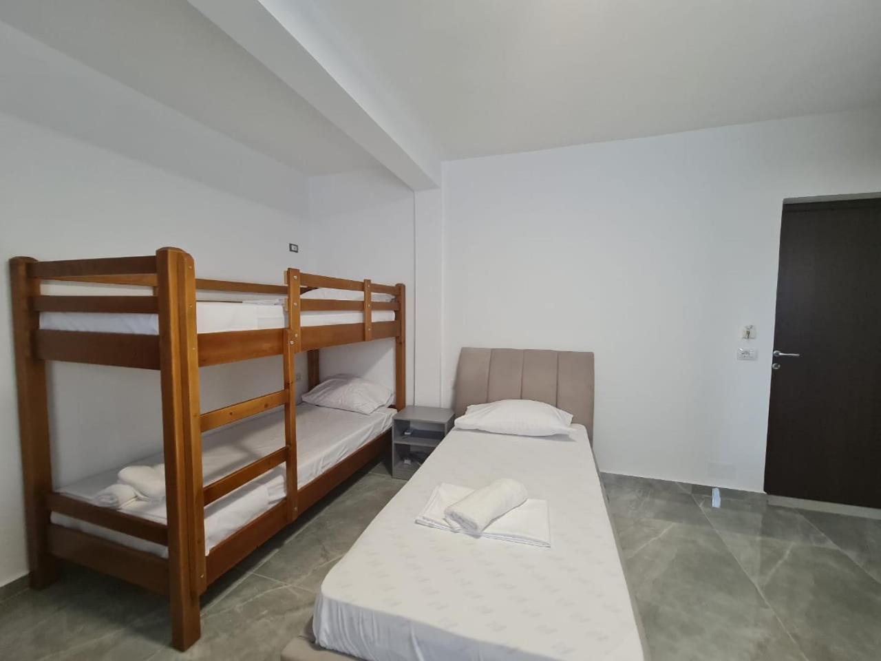 Rest Hour Hotel Εξαμίλιο Εξωτερικό φωτογραφία